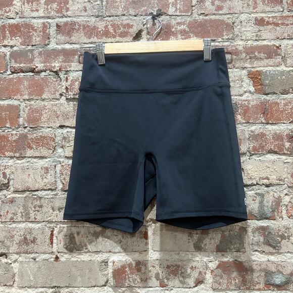 NWT Fabletics Anywhere Motion365+ High-Waisted 6'' Short in Black Size Medium - Picture 5 of 10